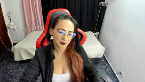 Snapshot of camila_bj chatting on June 1, 2:35 am camila_bj online show from June 1, 2:35 am