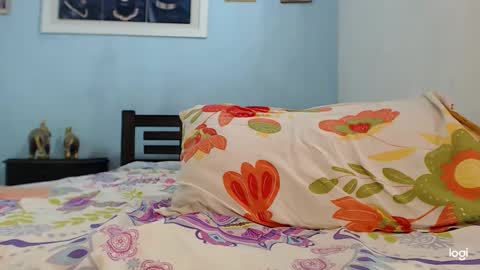 Instagram camila blande1 online show from January 31, 7:40 pm