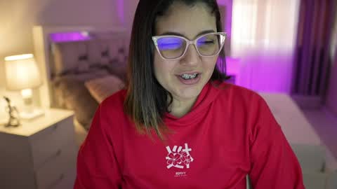 Snapshot of camila_buitrago chatting on December 2, 3:47 pm Camila buitrago online show from December 2, 3:47 pm