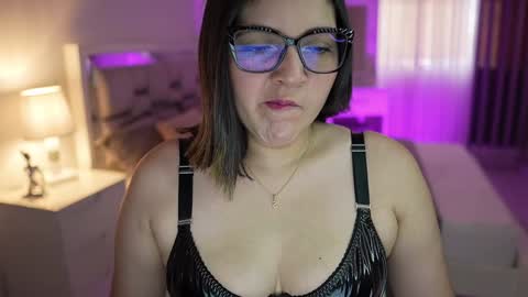 Snapshot of camila_buitrago chatting on December 6, 4:06 pm Camila buitrago online show from December 6, 4:06 pm