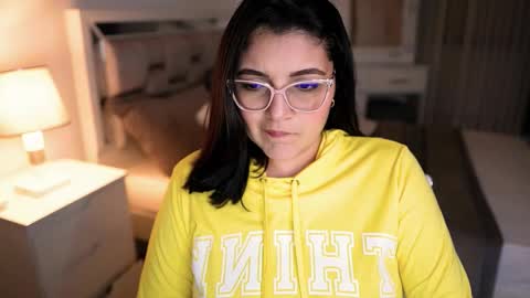 Snapshot of camila_buitrago chatting on October 1, 11:44 pm Camila buitrago online show from October 1, 11:44 pm