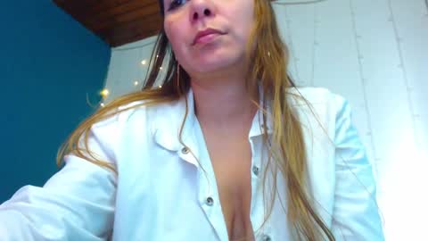 Snapshot of camila_delarosa chatting on December 27, 3:26 pm camila online show from December 27, 3:26 pm