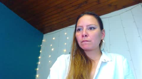 Snapshot of camila_delarosa chatting on December 27, 9:32 pm camila online show from December 27, 9:32 pm