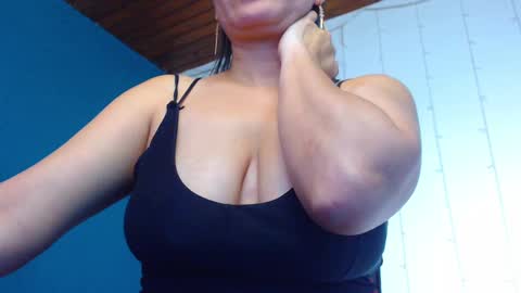 Snapshot of camila_delarosa chatting on January 31, 3:22 pm camila online show from January 31, 3:22 pm