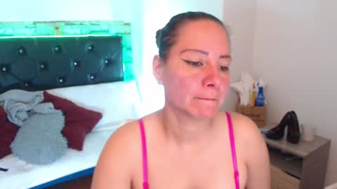 Snapshot of camila_delarosa chatting on September 10, 5:35 pm camila online show from September 10, 5:35 pm