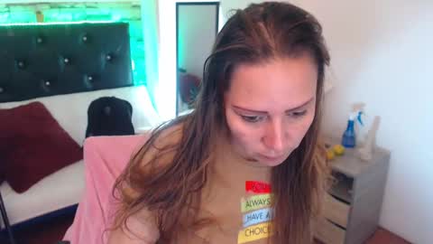 Snapshot of camila_delarosa chatting on September 17, 4:52 pm camila online show from September 17, 4:52 pm