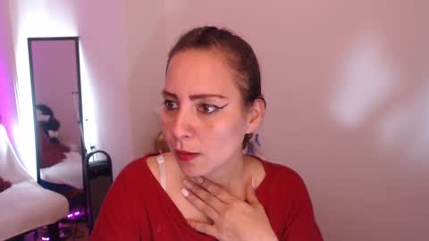 Snapshot of camila_delarosa chatting on September 24, 4:32 pm camila online show from September 24, 4:32 pm