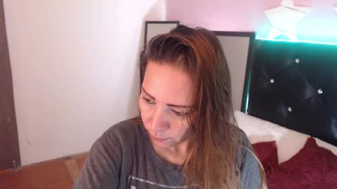 Snapshot of camila_delarosa chatting on October 18, 12:28 pm camila online show from October 18, 12:28 pm