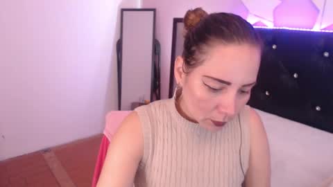 Snapshot of camila_delarosa chatting on October 24, 4:14 pm camila online show from October 24, 4:14 pm