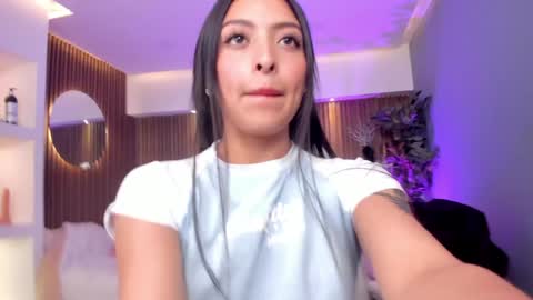 Snapshot of camila_dupont chatting on December 18, 10:02 pm Camila online show from December 18, 10:02 pm