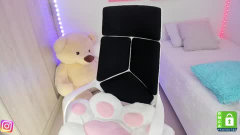 Snapshot of camila_ec2 chatting on February 26, 12:16 am C A M I online show from February 26, 12:16 am