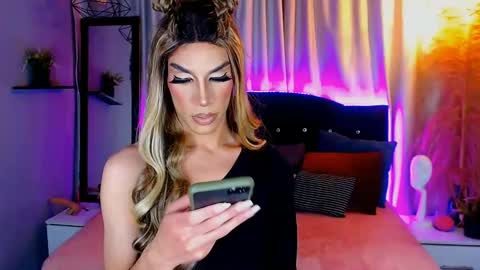 Snapshot of camila_hoottie chatting on December 22, 3:44 am Camila online show from December 22, 3:44 am