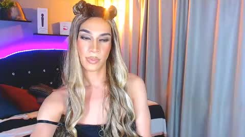 Snapshot of camila_hoottie chatting on December 28, 10:03 am Camila online show from December 28, 10:03 am