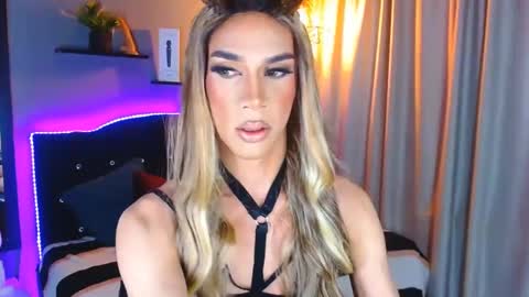 Snapshot of camila_hoottie chatting on December 29, 3:22 am Camila online show from December 29, 3:22 am