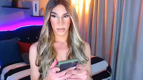 Snapshot of camila_hoottie chatting on January 3, 2:43 am Camila online show from January 3, 2:43 am