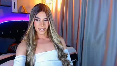 Snapshot of camila_hoottie chatting on January 4, 3:18 am Camila online show from January 4, 3:18 am