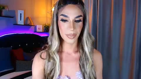 Snapshot of camila_hoottie chatting on January 19, 3:29 am Camila online show from January 19, 3:29 am