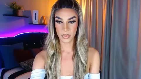 Snapshot of camila_hoottie chatting on January 21, 3:37 am Camila online show from January 21, 3:37 am