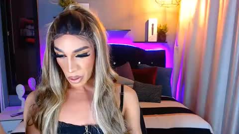 Snapshot of camila_hoottie chatting on January 23, 5:02 am Camila online show from January 23, 5:02 am