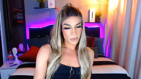 Snapshot of camila_hoottie chatting on January 23, 8:25 am Camila online show from January 23, 8:25 am