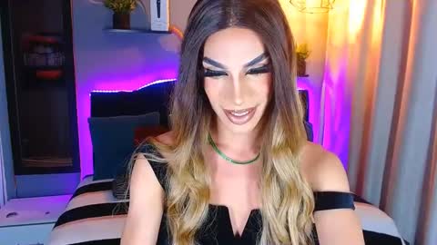 Snapshot of camila_hoottie chatting on January 30, 3:44 am Camila online show from January 30, 3:44 am