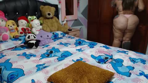 Snapshot of camila_rosess chatting on September 16, 2:12 am valentinaEpic way Ive been fucked 1515  online show from September 16, 2:12 am