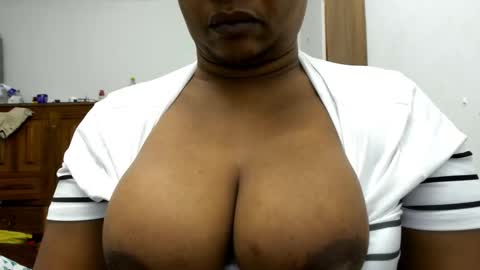 Camila online show from November 24, 10:48 am