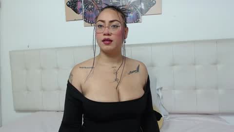 Snapshot of camila_sweet_3 chatting on October 16, 12:28 pm Camila online show from October 16, 12:28 pm