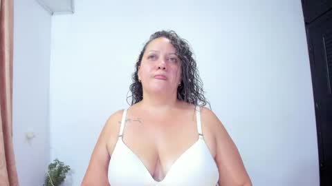 Snapshot of camilaa_foxxx chatting on May 31, 11:39 pm camilaa foxxx online show from May 31, 11:39 pm