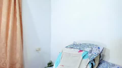 Snapshot of camilaa_foxxx chatting on June 9, 10:32 pm camilaa foxxx online show from June 9, 10:32 pm