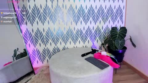 Snapshot of camilaandrade_ chatting on January 17, 2:39 pm Cami  online show from January 17, 2:39 pm
