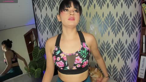 Snapshot of camilaandrade_ chatting on February 6, 10:37 am Cami  online show from February 6, 10:37 am