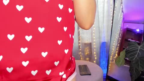Snapshot of camilaandrade_ chatting on February 28, 2:31 pm Cami  online show from February 28, 2:31 pm