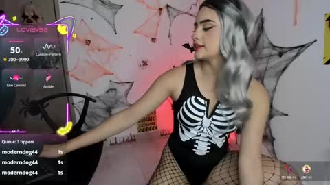 Snapshot of camilaandrade_ chatting on October 4, 1:31 pm Cami  online show from October 4, 1:31 pm