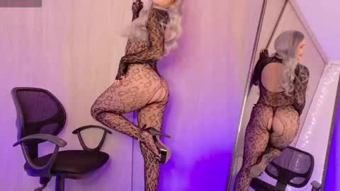 Snapshot of camilaandrade_ chatting on January 19, 4:22 pm Cami online show from January 19, 4:22 pm