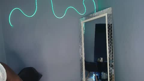 Snapshot of camilaasaenz_ chatting on October 6, 8:06 pm C A M I L A online show from October 6, 8:06 pm
