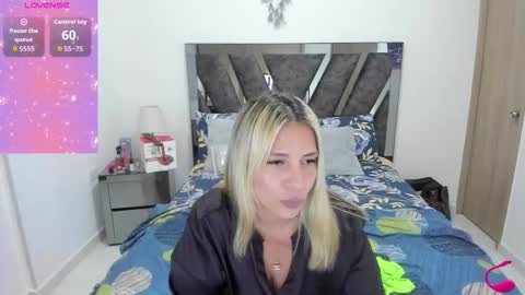 Snapshot of camilabliss chatting on November 17, 8:03 pm Camila online show from November 17, 8:03 pm