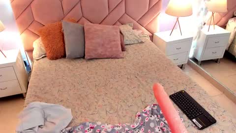 Snapshot of camilarivers chatting on December 19, 3:41 pm Camila  online show from December 19, 3:41 pm