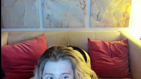 camilladreamer online show from April 19, 4:28 pm