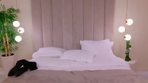 Camilla online show from January 15, 9:56 am