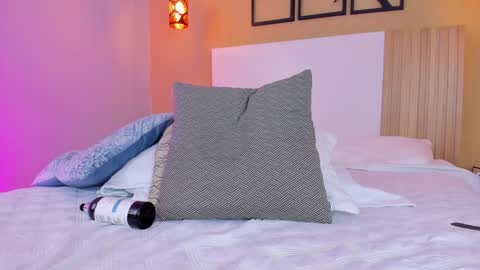 Snapshot of camille_lynn chatting on December 15, 9:56 am Camille Lynn online show from December 15, 9:56 am