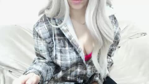 CamilleBunny online show from December 15, 4:28 am