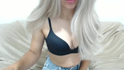 Snapshot of camillebunny chatting on June 14, 2:24 am CamilleBunny online show from June 14, 2:24 am