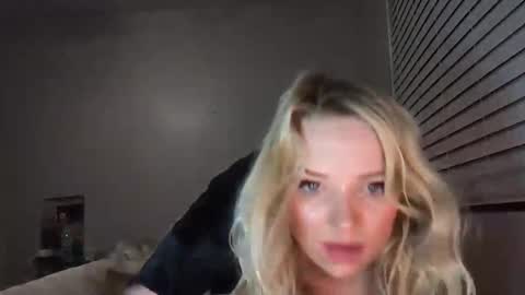 camilleclairexo online show from April 4, 8:12 am