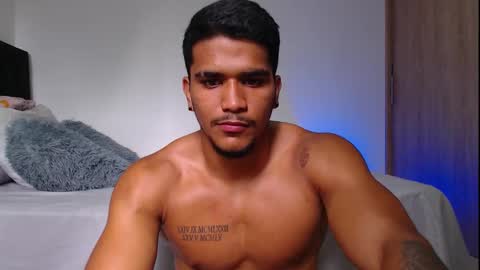camilo_contre21 online show from November 12, 7:35 pm