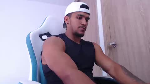 camilo_contre21 online show from March 11, 7:42 pm