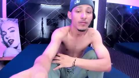 Snapshot of camilo_contrerass chatting on June 27, 7:52 pm Camilo online show from June 27, 7:52 pm