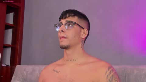   INDEPENDENT MODEL online show from January 13, 11:19 am