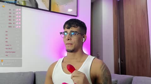   INDEPENDENT MODEL online show from January 24, 3:54 am