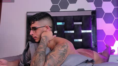   INDEPENDENT MODEL online show from February 15, 2:00 pm